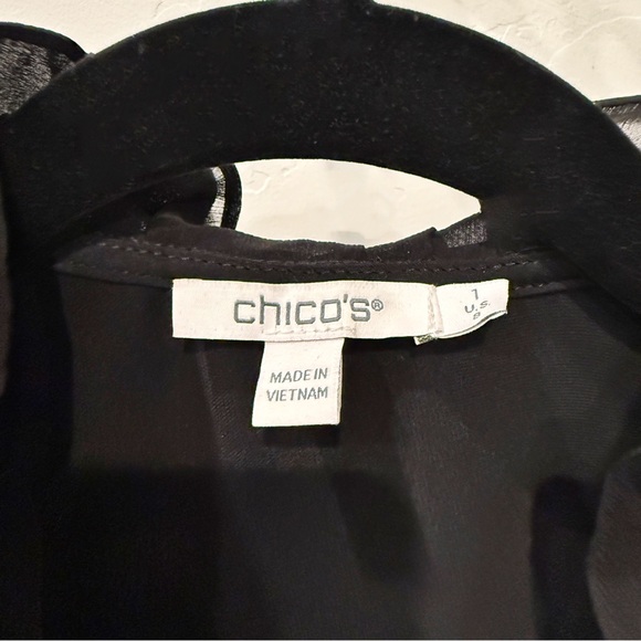 Size 1 Chico’s Ruffled Neck Sleeveless Tank Top in Black - Picture 7 of 9